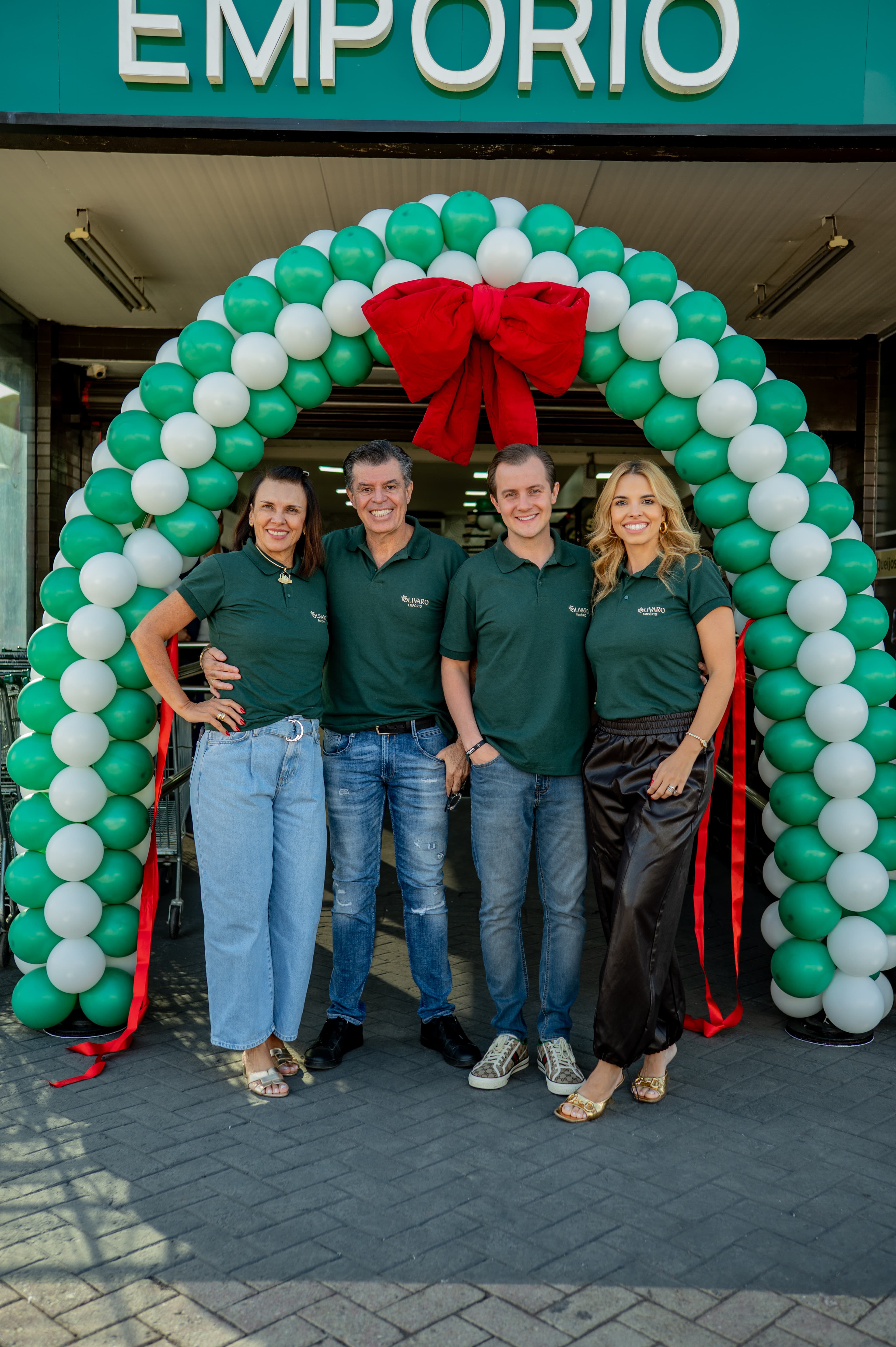 Equipe Olivaro Empório — inauguração em Goiânia